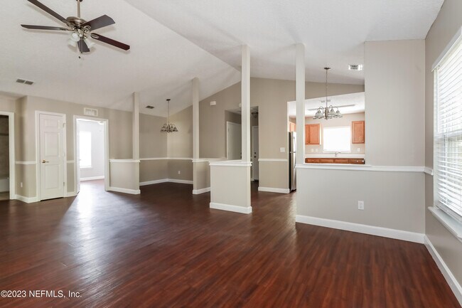 Building Photo - 8281 Maple St