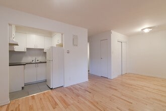 Building Photo - 760 Av. Galt