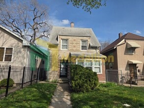 Building Photo - 8749 S Wabash Ave