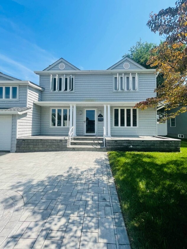 129 Dean St, Hicksville, NY 11801 House for Rent in Hicksville, NY