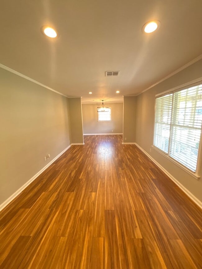 Building Photo - Great Home!