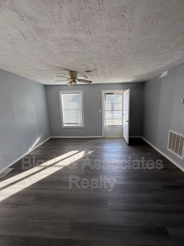 Foto del edificio - 103 Cloverdale Ct