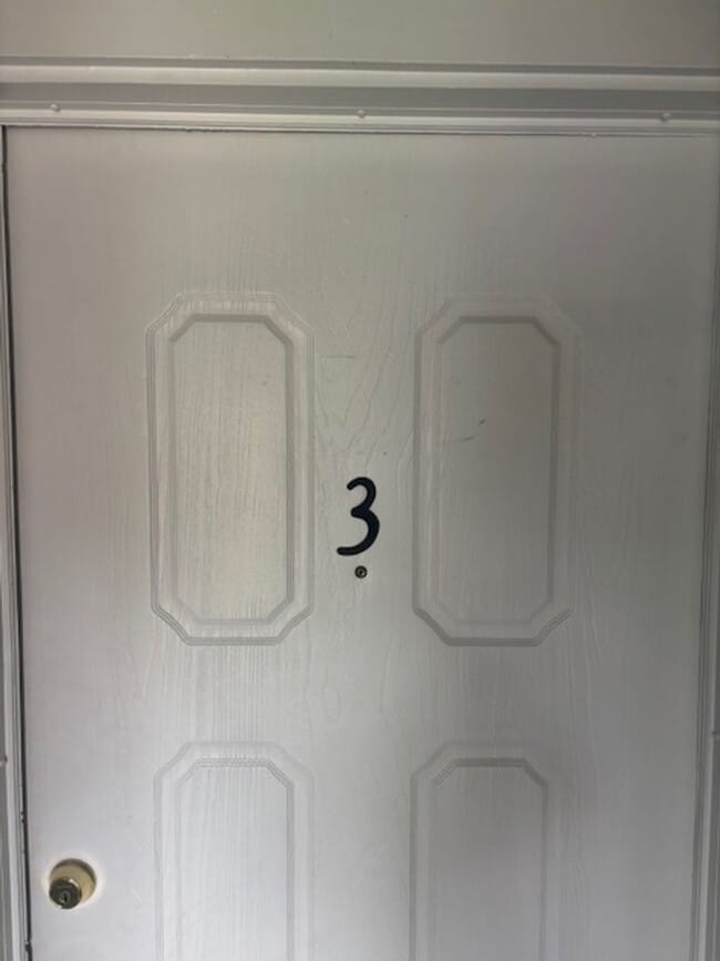 Building Photo - 2 Bedroom 1 Bath Apt in Newberg