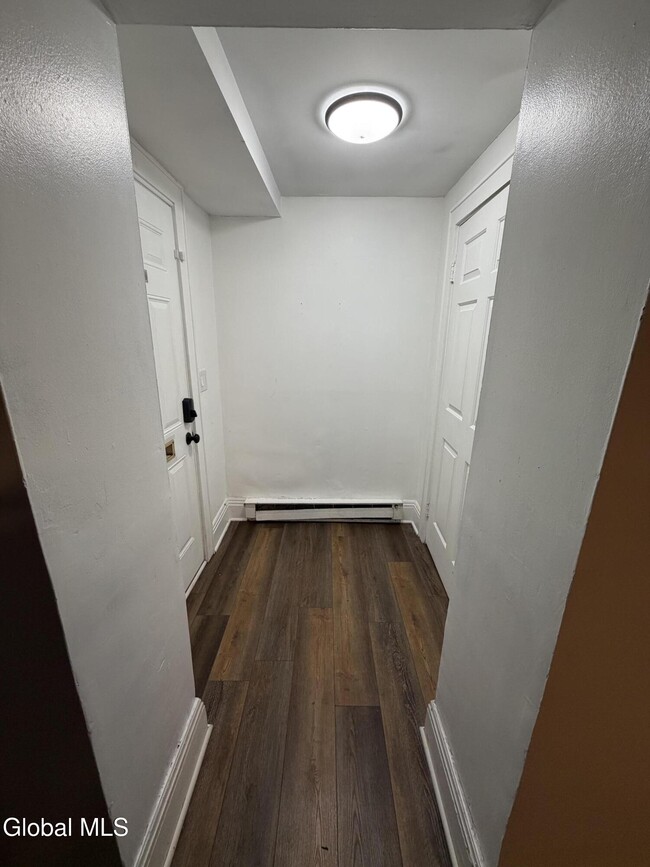 Building Photo - 15 Ten Broeck St
