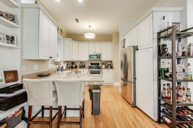 Foto del edificio - 2833 N Burling St