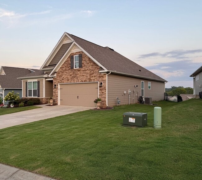 Foto del edificio - Beautiful 4 Bedroom Single Family Home