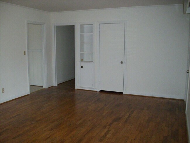 Building Photo - 137 Stonewall Jackson Drive