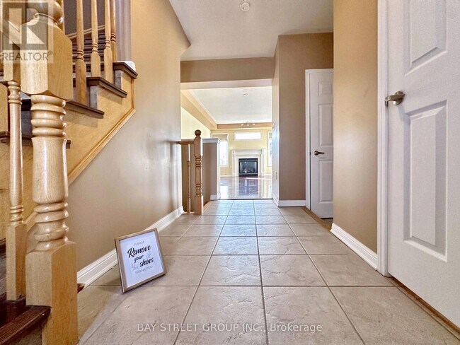 Building Photo - 86 Dougherty Crescent