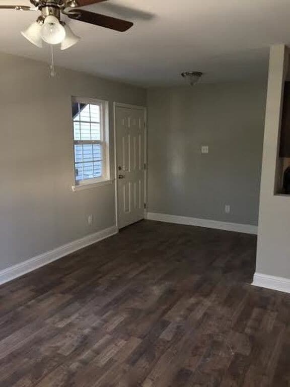 Building Photo - Renovated 1BD in Gated Complex! Washer/Dryer in unit!