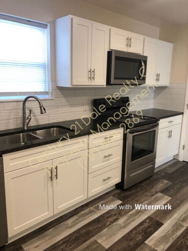 Building Photo - Newly Renovated 2 BR Townhome in Dover Sch...