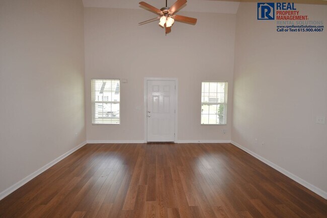 Foto del edificio - Great 5 bedroom 3 bath home! Attached garage and primary on main level!