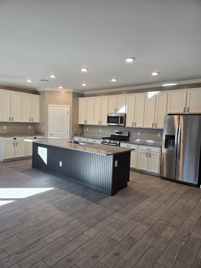 Kitchen - 19975 W Glenrosa Ave