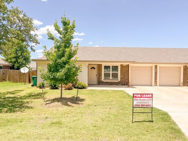 Building Photo - 1617 Pontotoc Trce