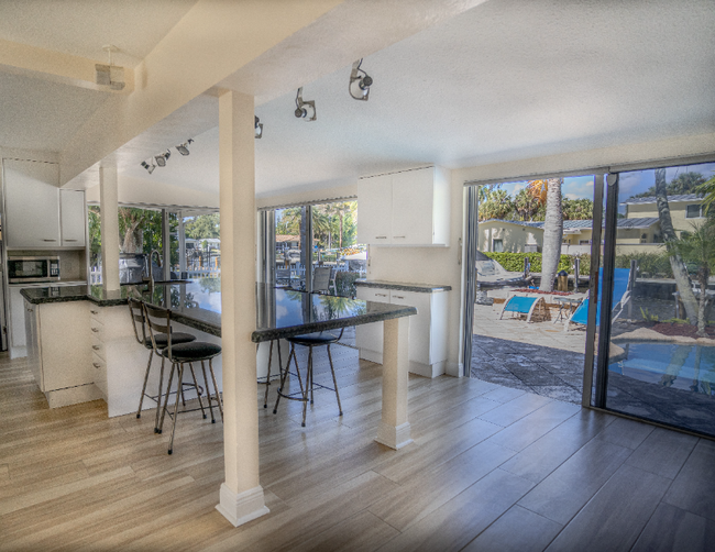 Building Photo - 1331 Mango Isle