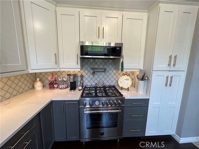 Building Photo - 6 Saltaire