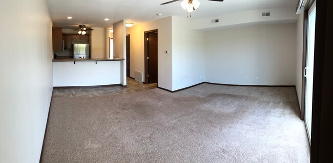 Living Room - 1914 Wrigley St