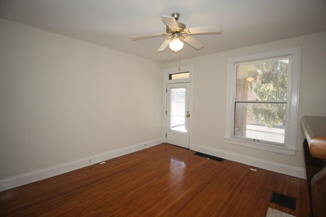 Foto del edificio - 80 W Greenwood Ave