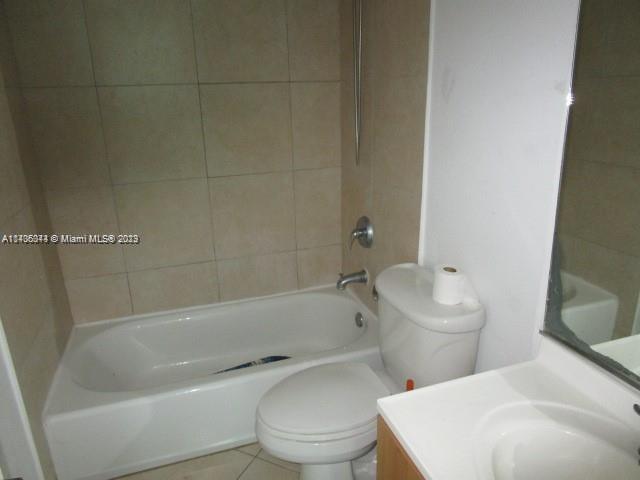 Foto del edificio - 7501 E Treasure Dr