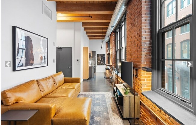 Building Photo - 319 A St