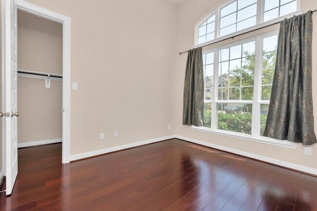 Foto del edificio - 4606 Sky Harbor Ct