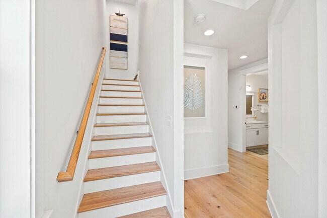 Building Photo - 382 Grande Pointe Cir