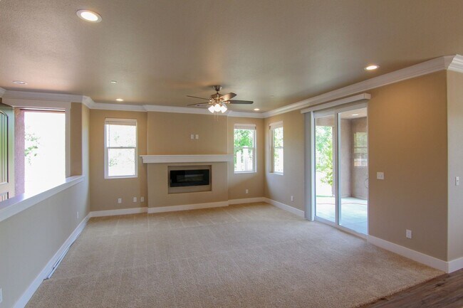 Foto del edificio - Brand New Build!