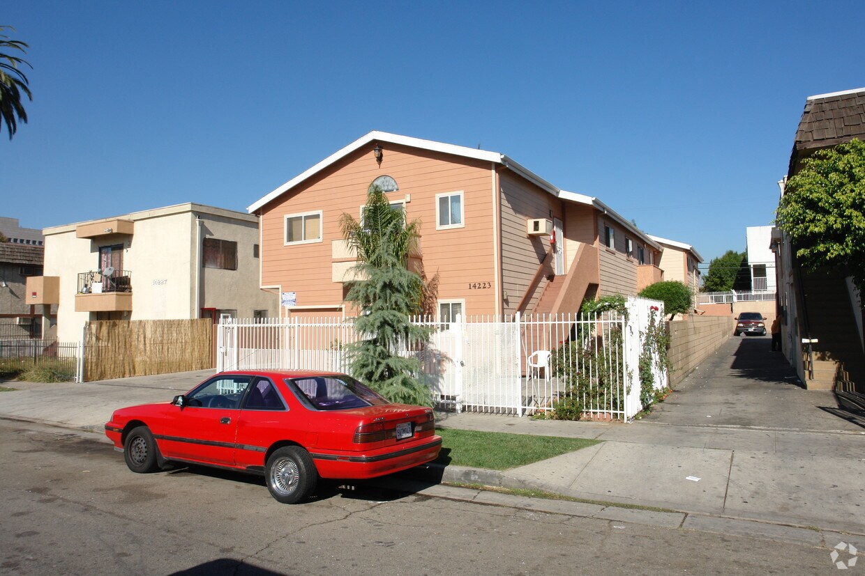 Building Photo - 14223 Calvert St