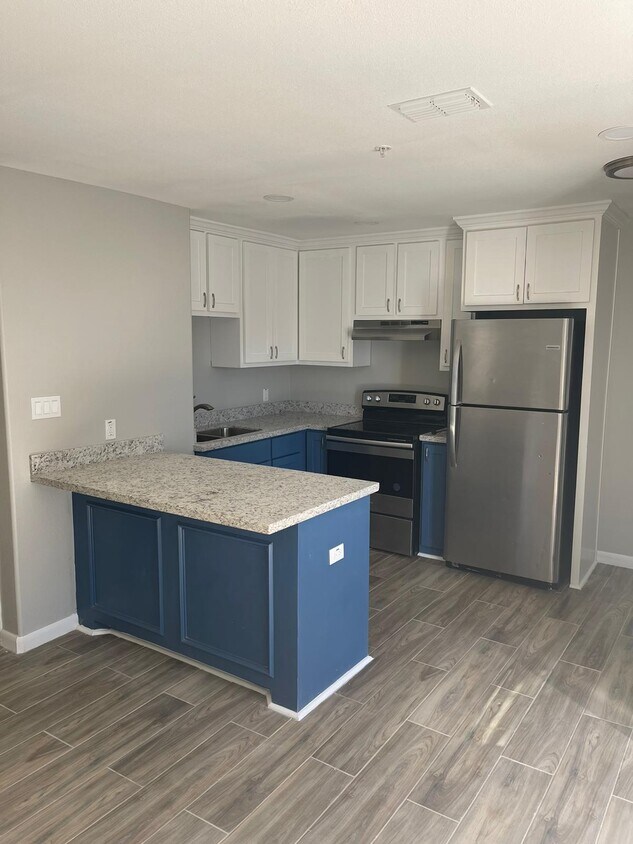 Kitchen - 607 E Washington St