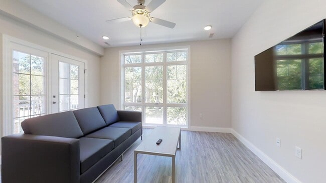 Interior Photo - 309 W Washington