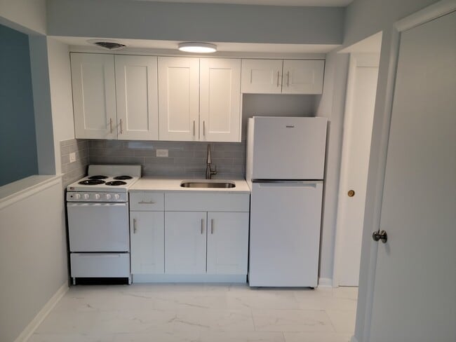 Building Photo - 753 Busse Hwy