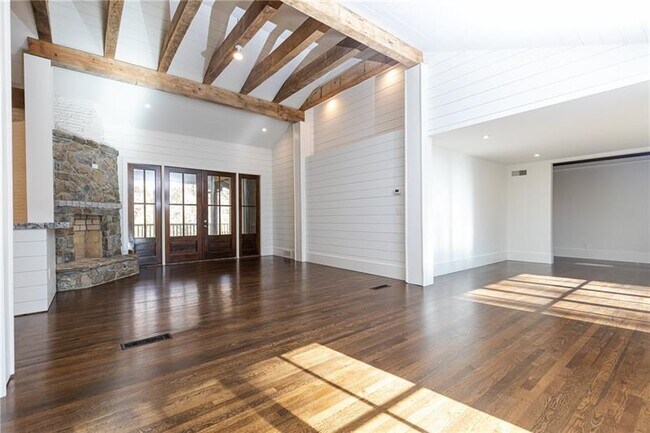 Foto del edificio - 1375 Moores Mill Rd NW