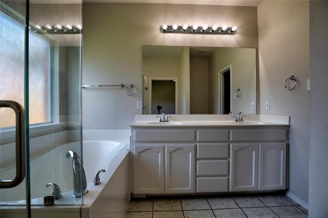 Building Photo - 2136 Carlotta Dr