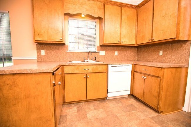 Building Photo - Prattville!! Camellia Woods