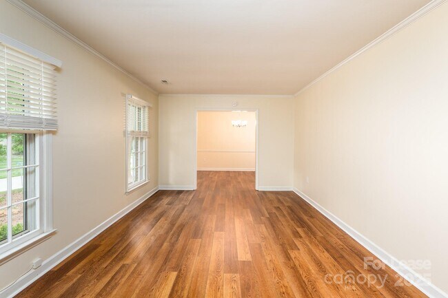 Foto del edificio - 901 Winter Wood Dr