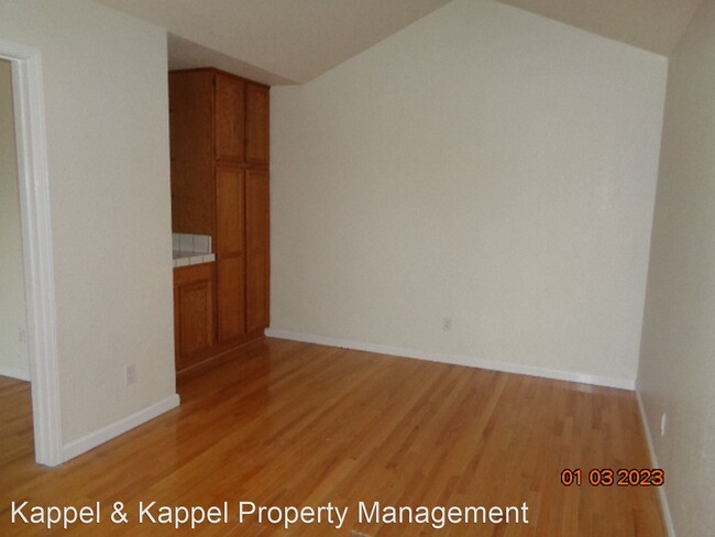 2 br, 2.5 bath House - 15 KNOLL DR photo'