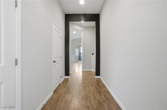 Foto del edificio - 692 Nathanial Ct