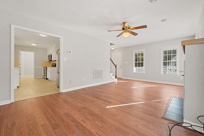 Building Photo - UPDATED 3 BR + Den Home w/ Workshop, RV Pa...