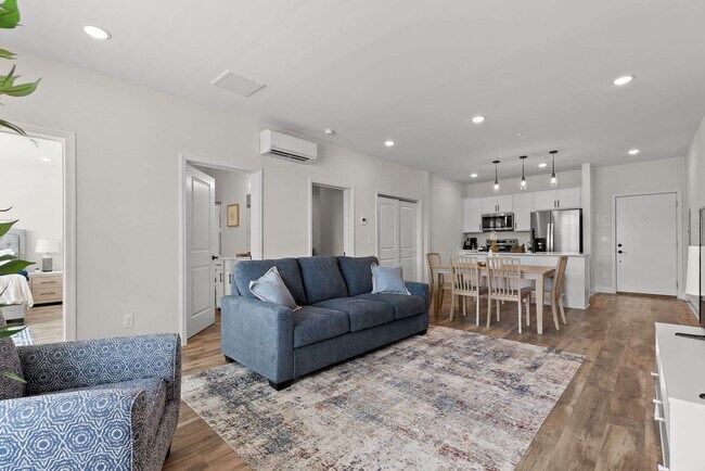 Building Photo - 2318 E Main St