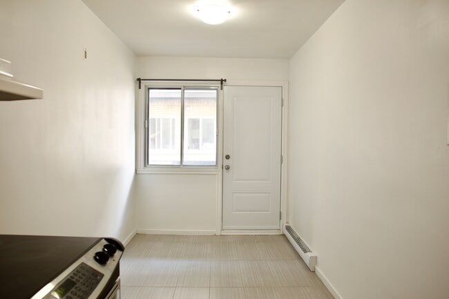 Building Photo - 3919 Newmarch