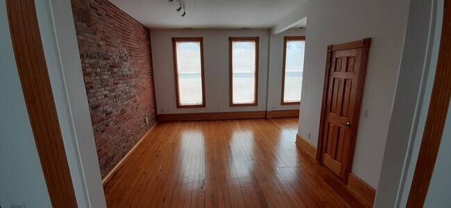 Foto del edificio - 4738 Lorain Ave