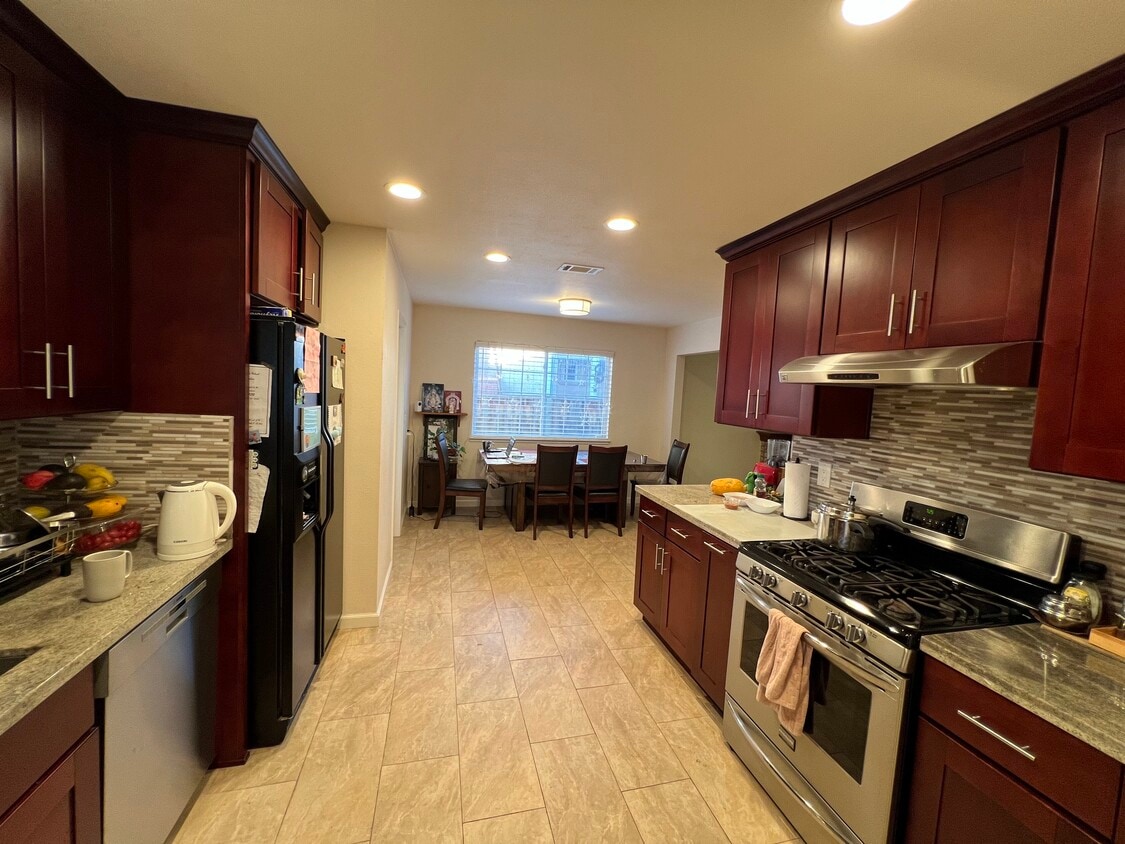 Kitchen - 1642 Tahoe Dr