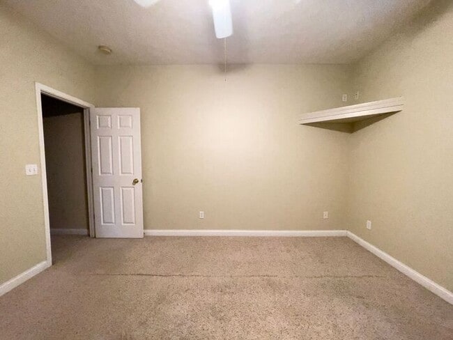 Building Photo - **HOLIDAY SPECIAL!!** - Yorktown School Di...