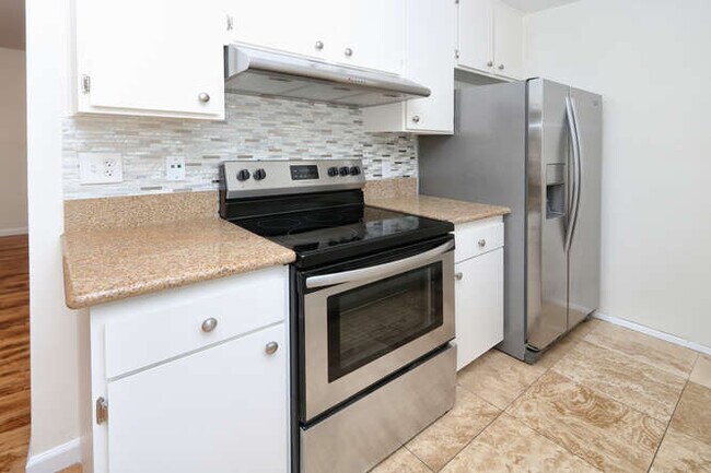 Building Photo - 239 Streamwood