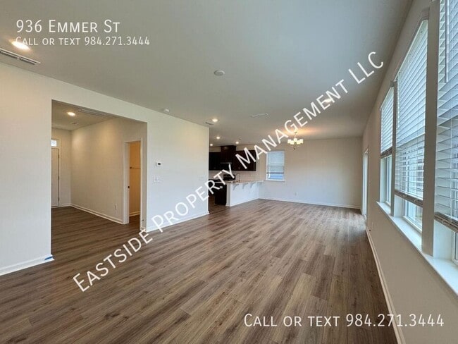Building Photo - 936 Emmer St