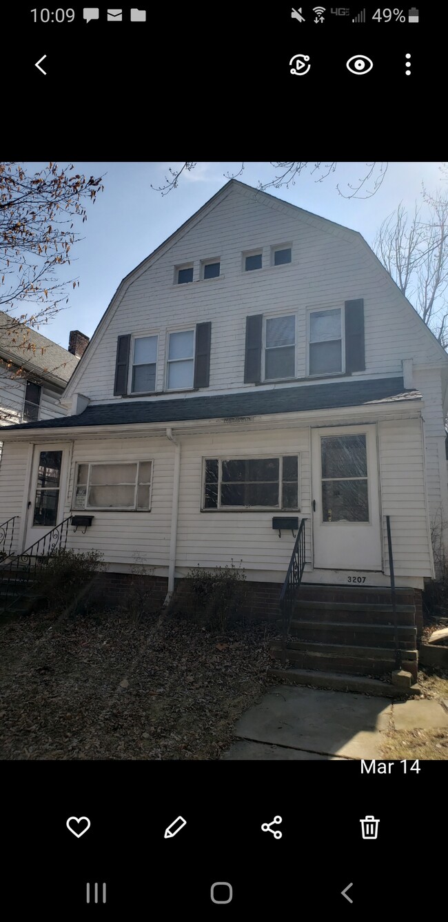 Building Photo - 3205 Daisy Ave