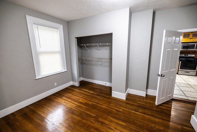 Building Photo - 28 Bower St