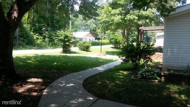 Foto del edificio - 207 Swearing Creek Rd