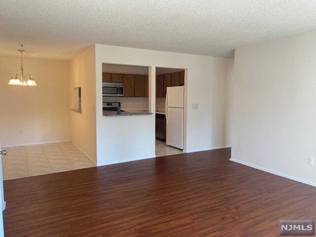 Building Photo - 354 Cottonwood Way