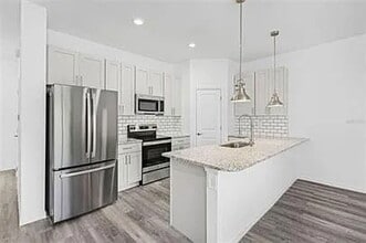 Building Photo - 617 SE 9th St