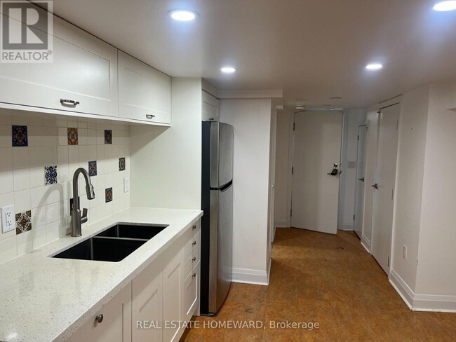 Photo du bâtiment - 15 Richard Ave